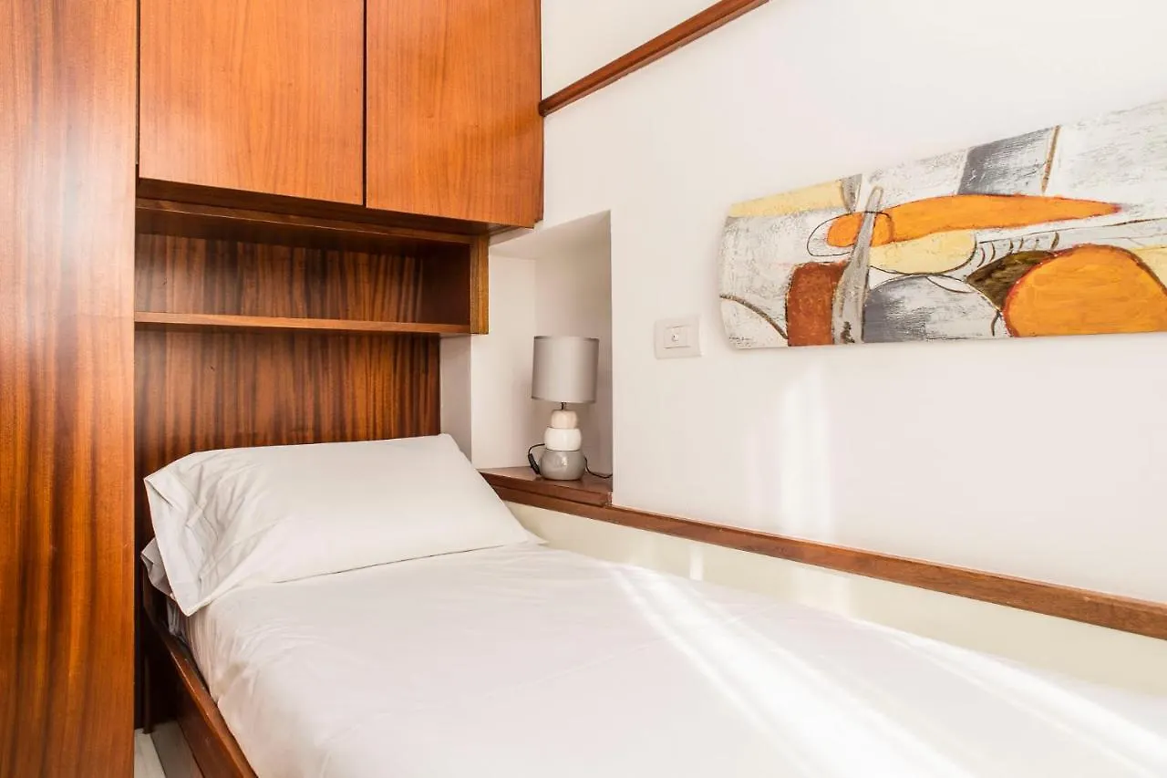 Living Milan - Via Fiori Chiari 26 Hotel Apartment